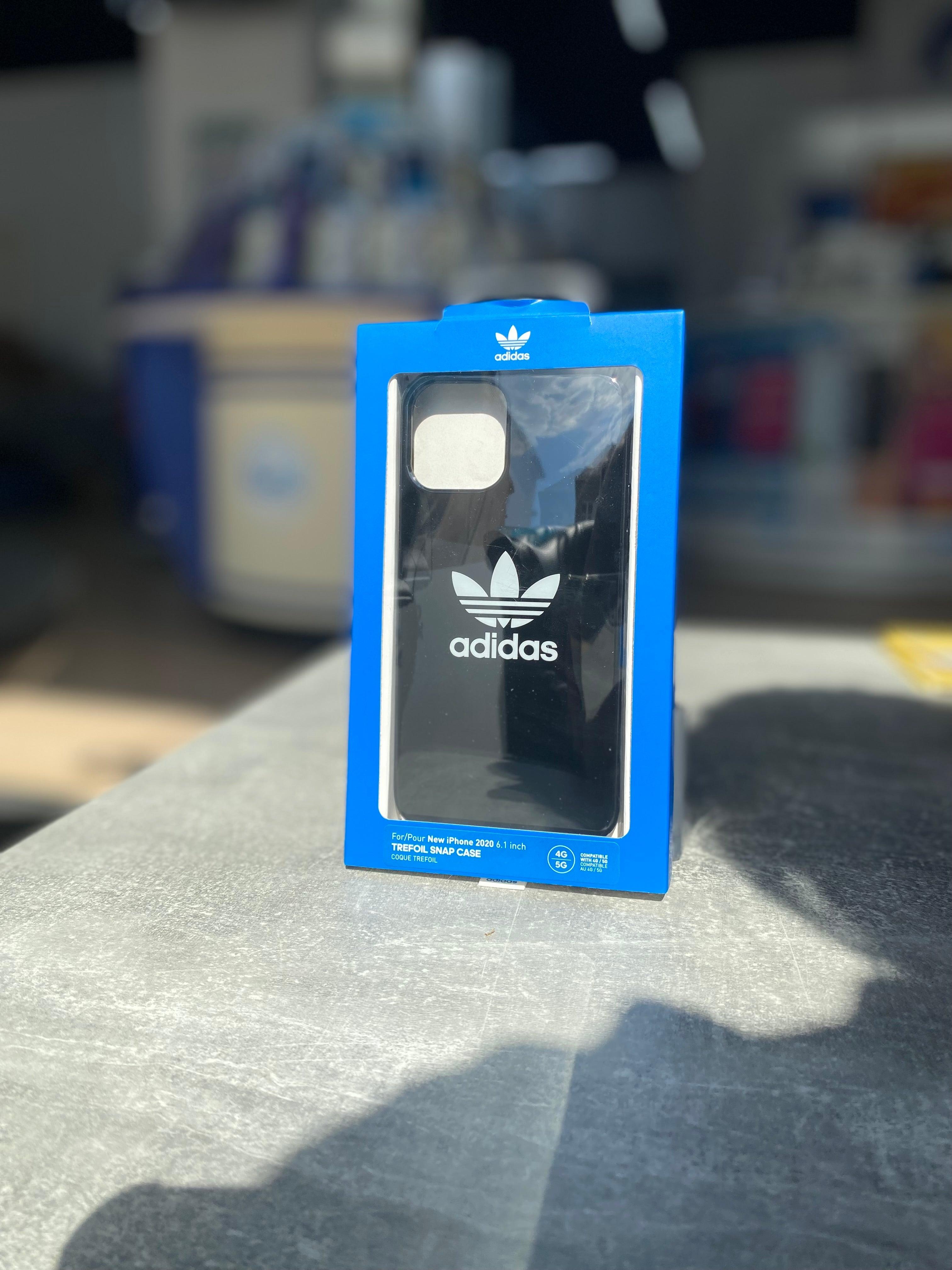 Adidas Trefoil Snap Case iPhone 12 Black